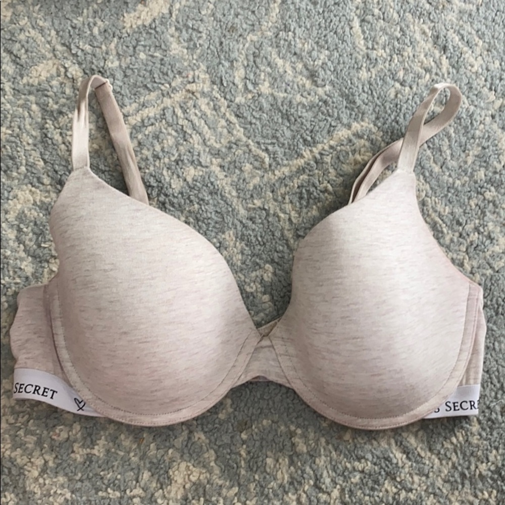 Victoria’s Secret t-shirt lightly lined 34d bra